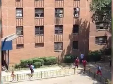 Héros : Chauffeur de bus sauve une enfant qui saute du 3ième étage