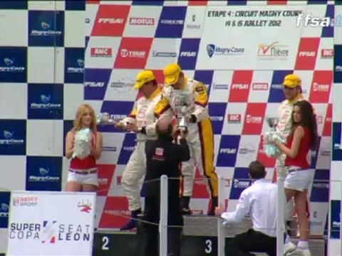 GT Tour Magny-Cours - SuperCopa Seat Leon