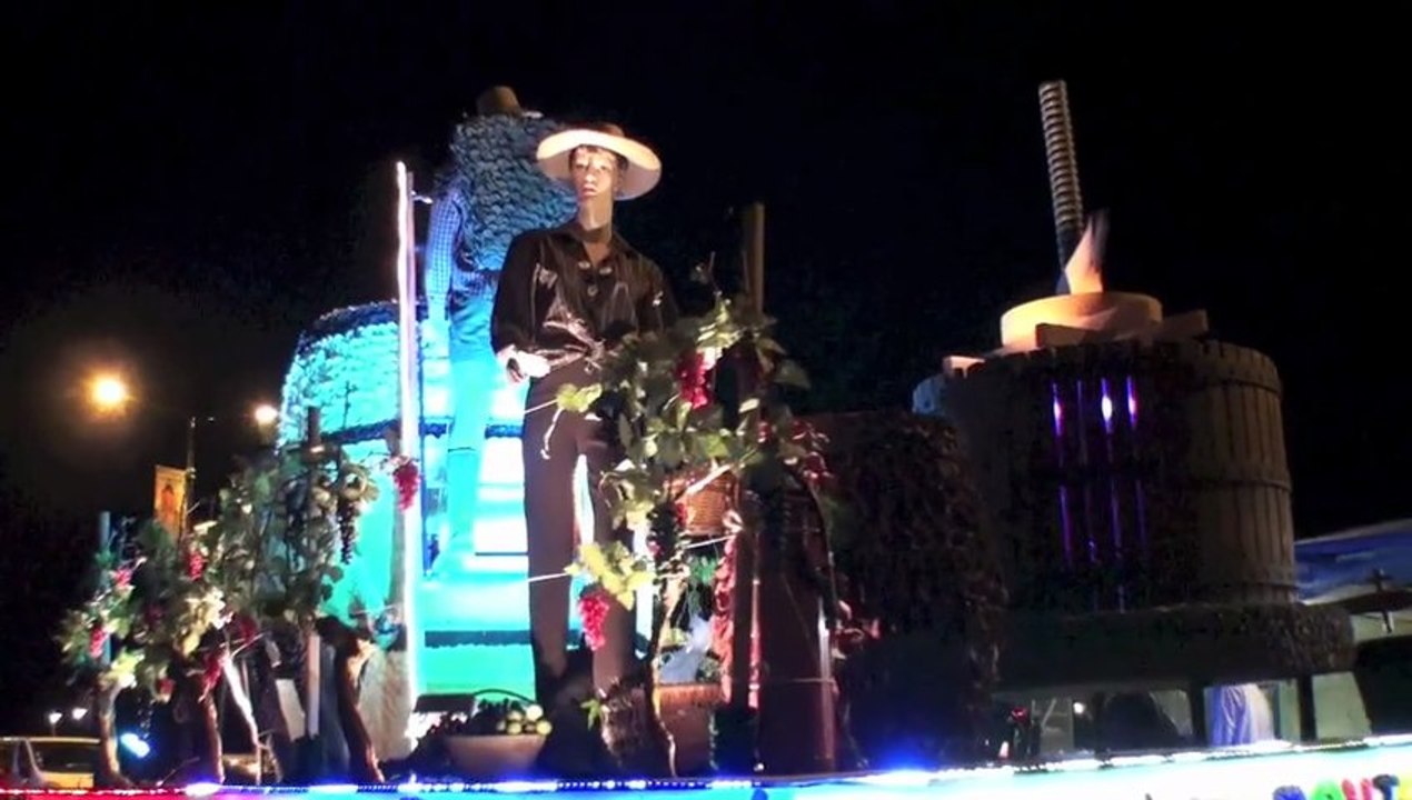 SAUMUR Géants et Masques 2012. NUIT.