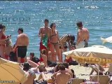 Barceloneses acuden a la playa por las altas temperaturas