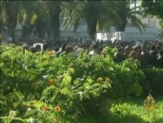 تظاهر الآلاف من التونسيين المؤيدين والعارضين للنهضة