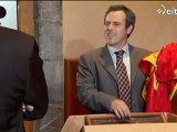 Mariano Rajoy deja a Zapatero en pelotas