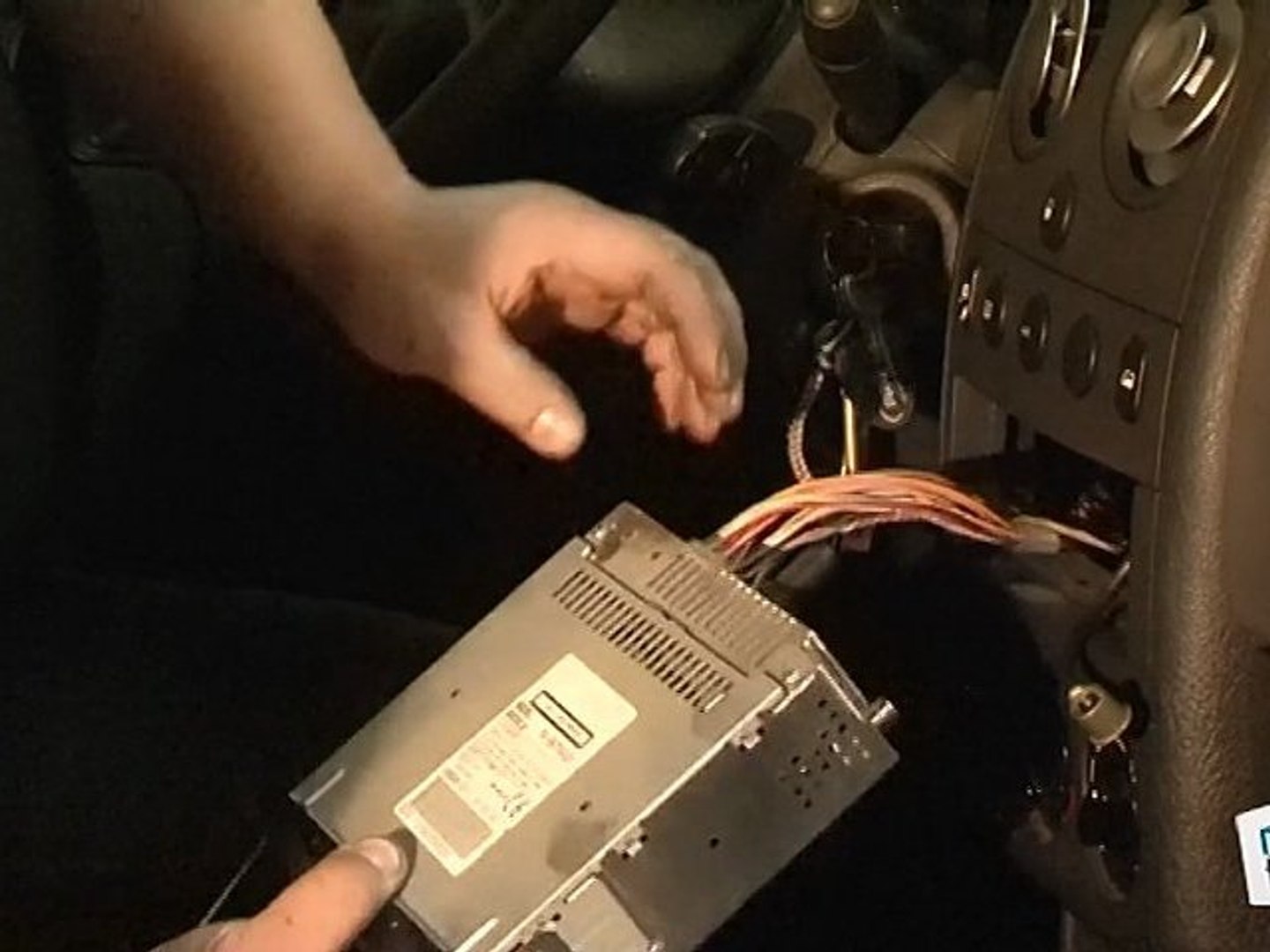 Comment installer un auto-radio sur votre voiture ? - Vidéo Dailymotion