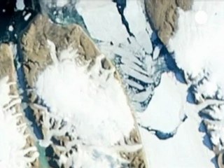 Un gran iceberg se desprende del glaciar de Petermann   