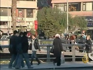 عائلات سورية  تلجأ إلى تركيا هرباً من القمع