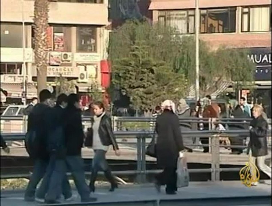 عائلات سورية  تلجأ إلى تركيا هرباً من القمع
