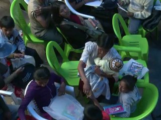 Tras las rejas con su familia