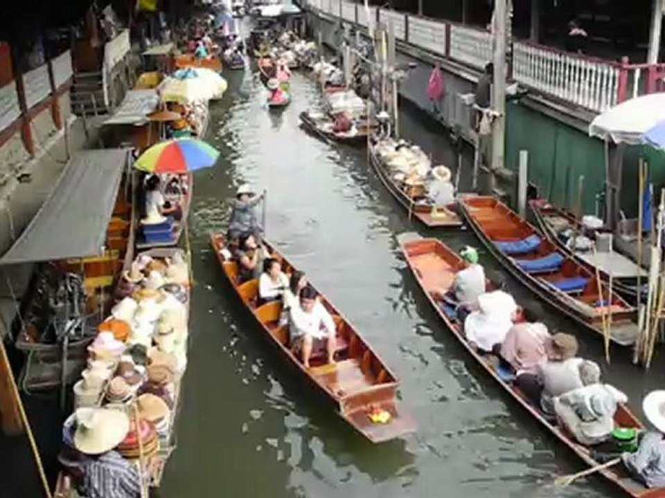 THAÏLANDE:Marché flottant.Mise en scéne spéciale-touristes.