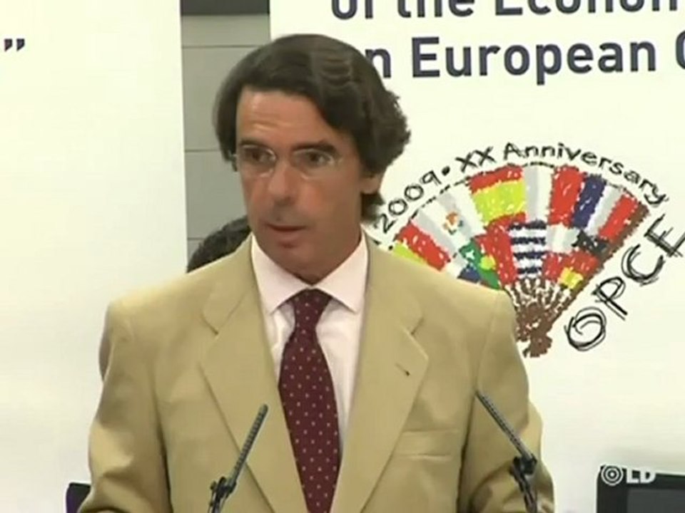 Aznar: "hablar de brotes verdes es hacer el ridículo"