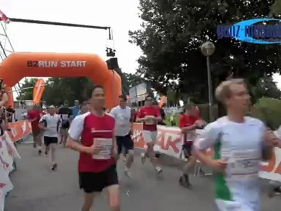 b2run 2012 Firmenlauf München - Start 1. Gruppe 'Durchstarter' um 19.30 Uhr