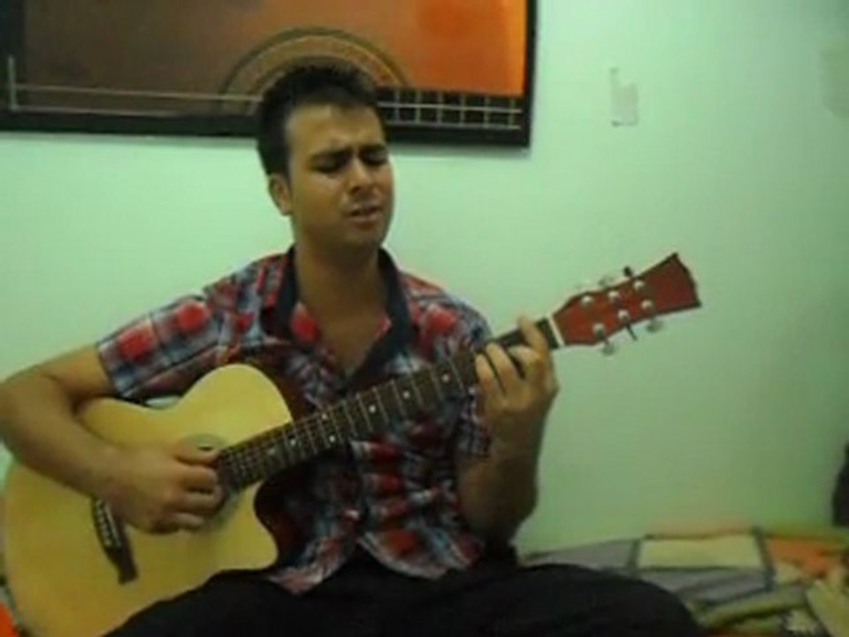 düşündürdü yine beni gözlerin