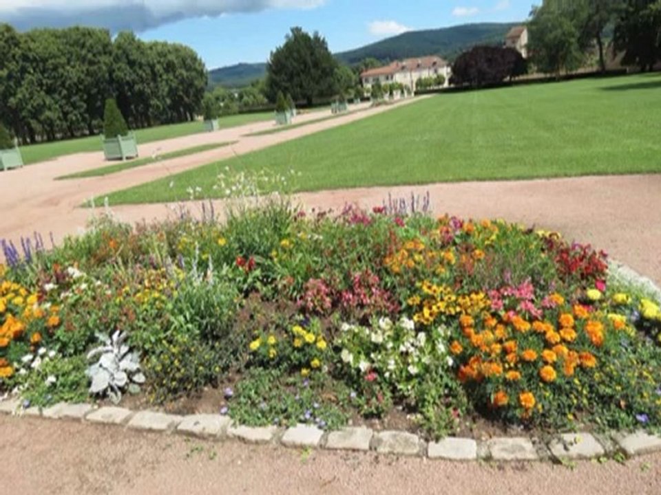 Abbaye de Cluny cloître et  jardins