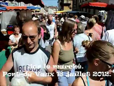 Sur le marché. Pont-de-Vaux. 18 juillet 2012.