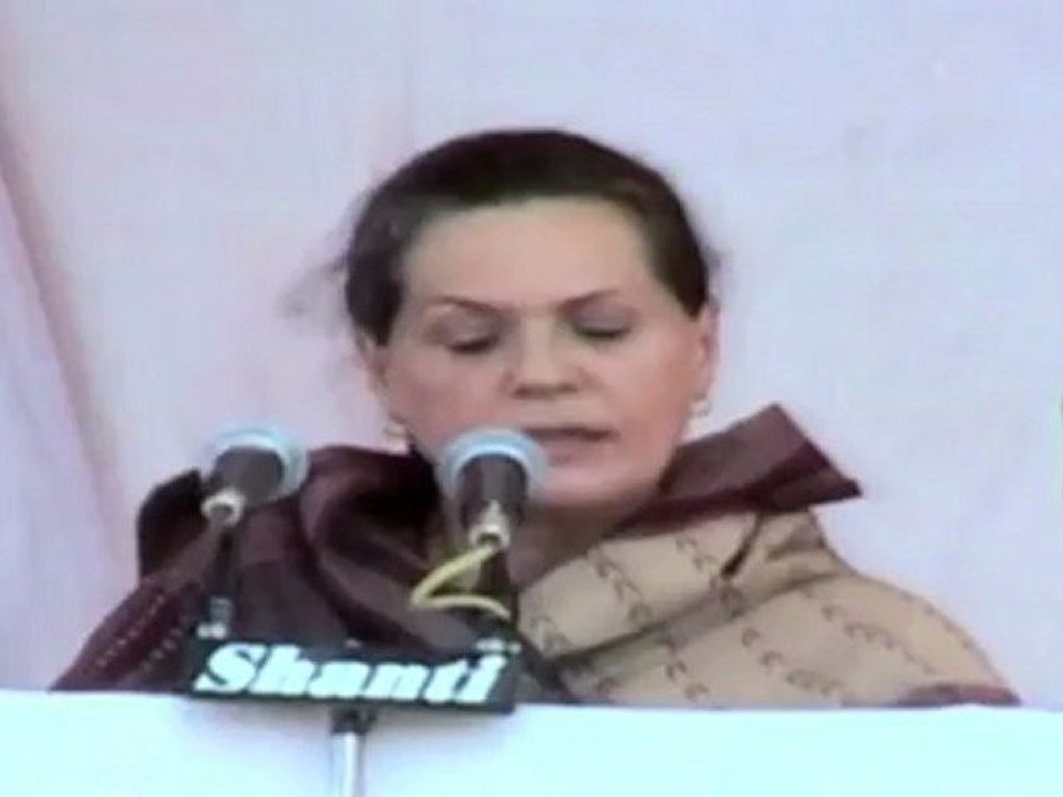 Sonia Gandhi in Maharashtra seeks support for Congress to protect secular fabric of the country