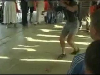 5.Ваня Кабанов-обучение пляске. Камышин 2005.08.