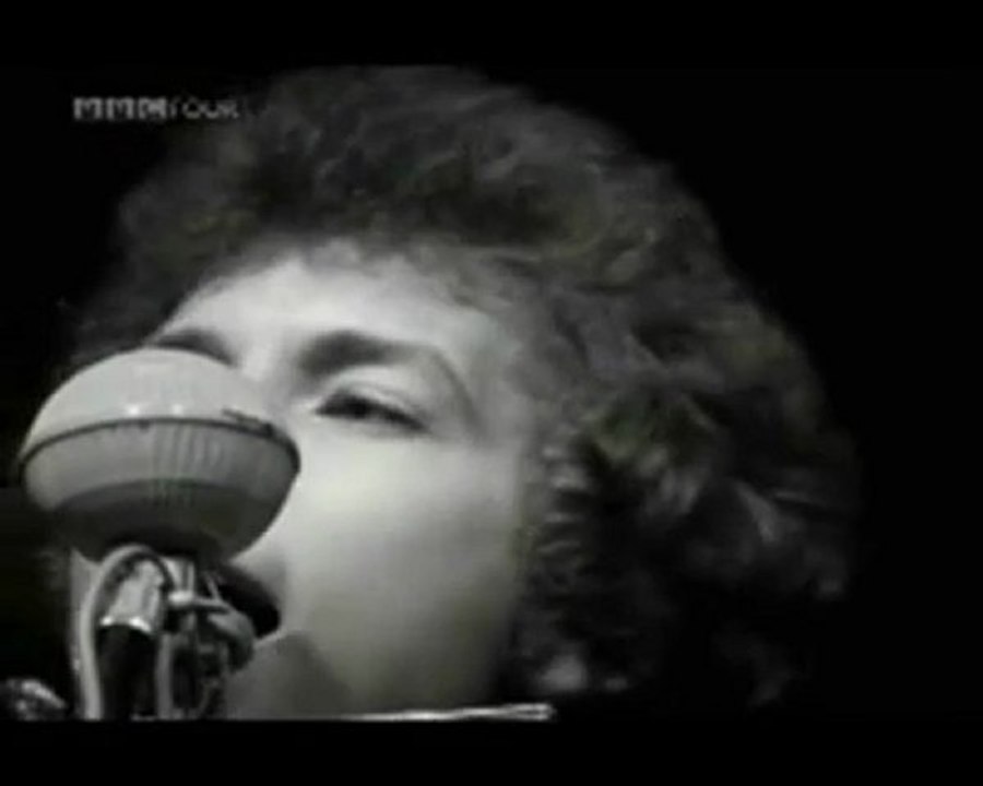 DYLAN GOES ELECTRIC OR BOB DYLAN AT THE NEWPORT FOLK FESTIVAl, JULY 25, 1965