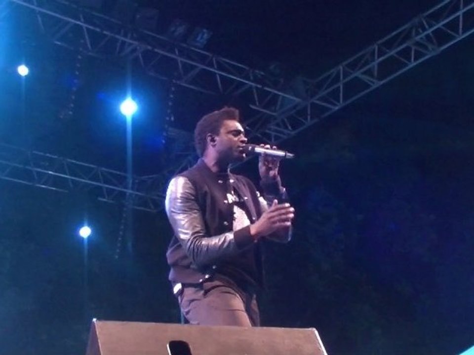 Le chanteur Corneille a enflammé le public d'André Chénier jeudi soir à Carcassonne.