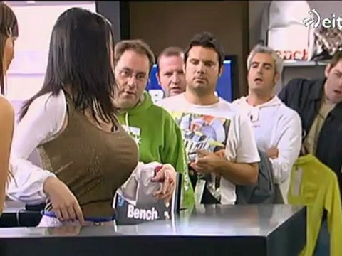 VSCR: Nago se pone unas tetas nuevas