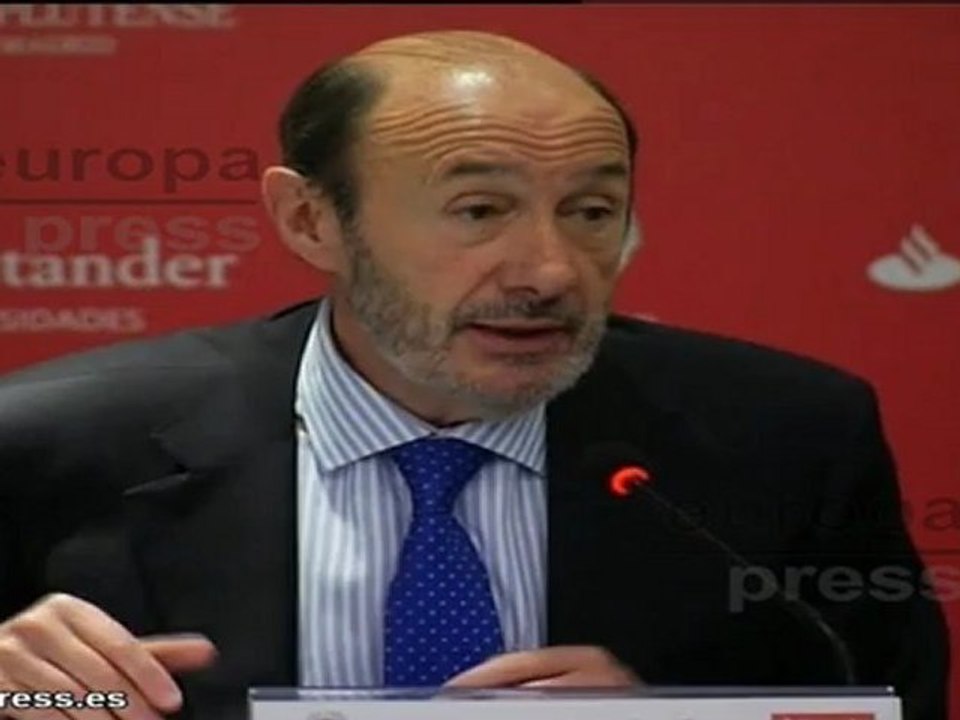 Rubalcaba: "Derecha quiere acabar con Estado del bienestar"