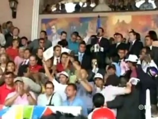 El ejército toma las calles de Honduras contra Zelaya