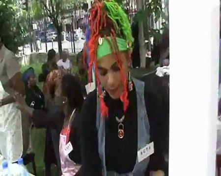 La poetesse Nathy Ebriet son association Maison des assos 75012