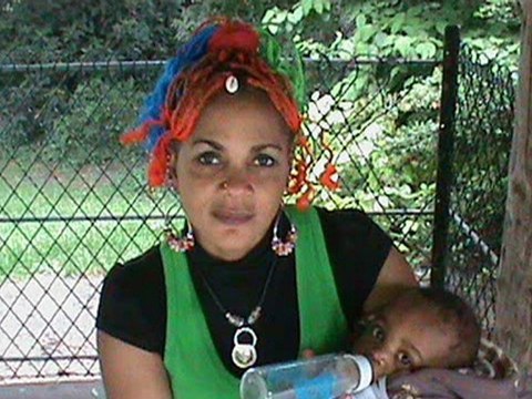 La poetesse Nathy Ebriet Tchuku Tchiaka 1er album Paris