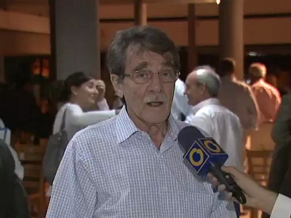 Teodoro Petkoff participo en foro político organizado por profesores de la UCV