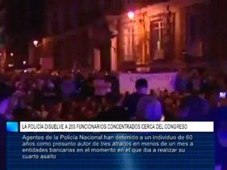 La Policía disuelve a 200 funcionarios concentrados cerca del Congreso
