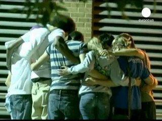 Denver: Obama interrompe la campagna elettorale e parla...