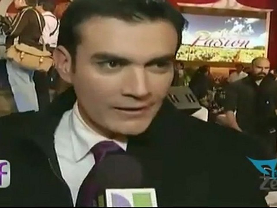 David Zepeda @davidzepeda1 @Anboy88 @MarkTacher y otros revelan como duermen__EGYF