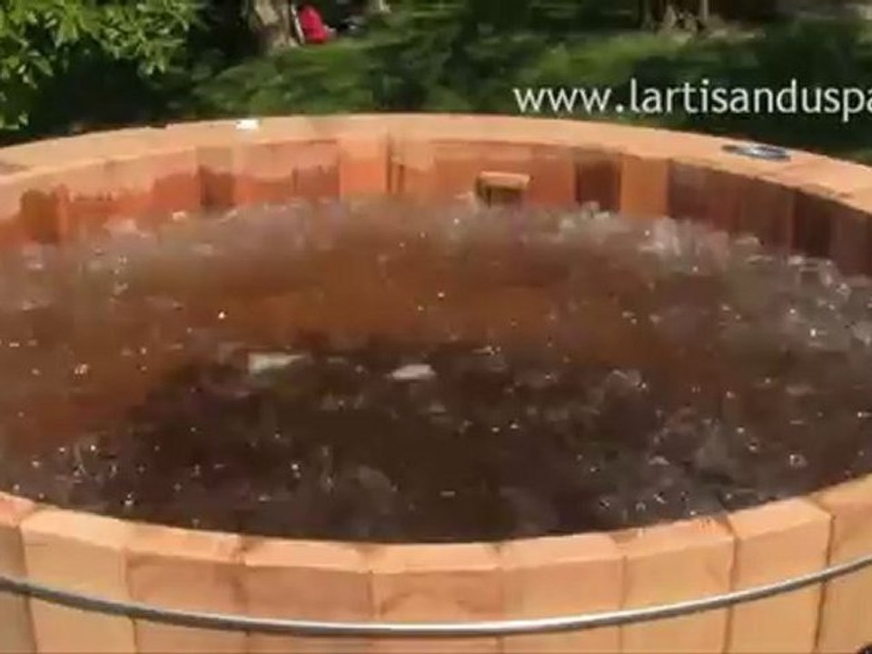 Banc à bulles sur notre bain Nordique - un vrai spa, en bois, par Inspiration Bois
