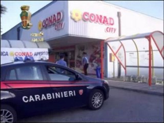 下载视频: Castel San Pietro Terme (BO) - Rapina a mano armata al Conad, arrestati 2 banditi (19.07.12)