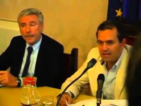 Napoli - De Magistris presenta i due nuovi assessori (18.07.12)