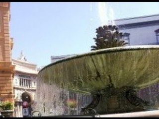 Download Video: Napoli - Il Bar Gambrinus adotta l'aiuola della fontana del carciofo (06.07.12)