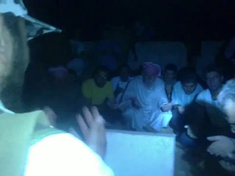 Syria فري برس قائد كتيبة أبو بكر يلقن قائد كتيبة شيخ الاسلام 18 7 2012 Syria