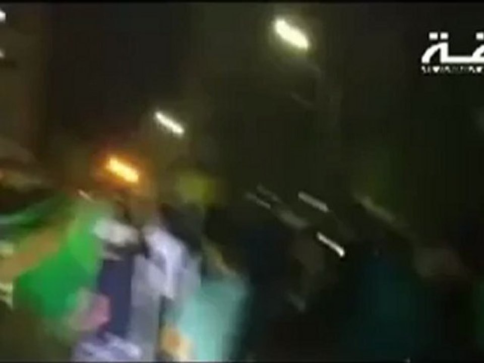 Syria فري برس الرقة مسائية الحديقة المرورية بمشاركة الحرائر 18 7 2012 ج2 ALrakka