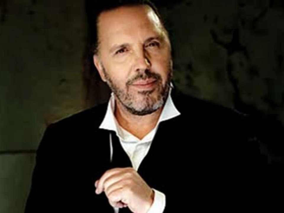 Fatih Erkoc        "Ah Bu Sarkilarin Gözü Kör Olsun "