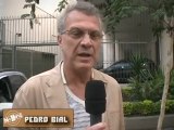 Pedro Bial poiando Noemi Merino