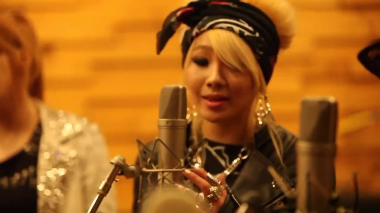 2NE1 - LONELY - YG ON AIR [LIVE]