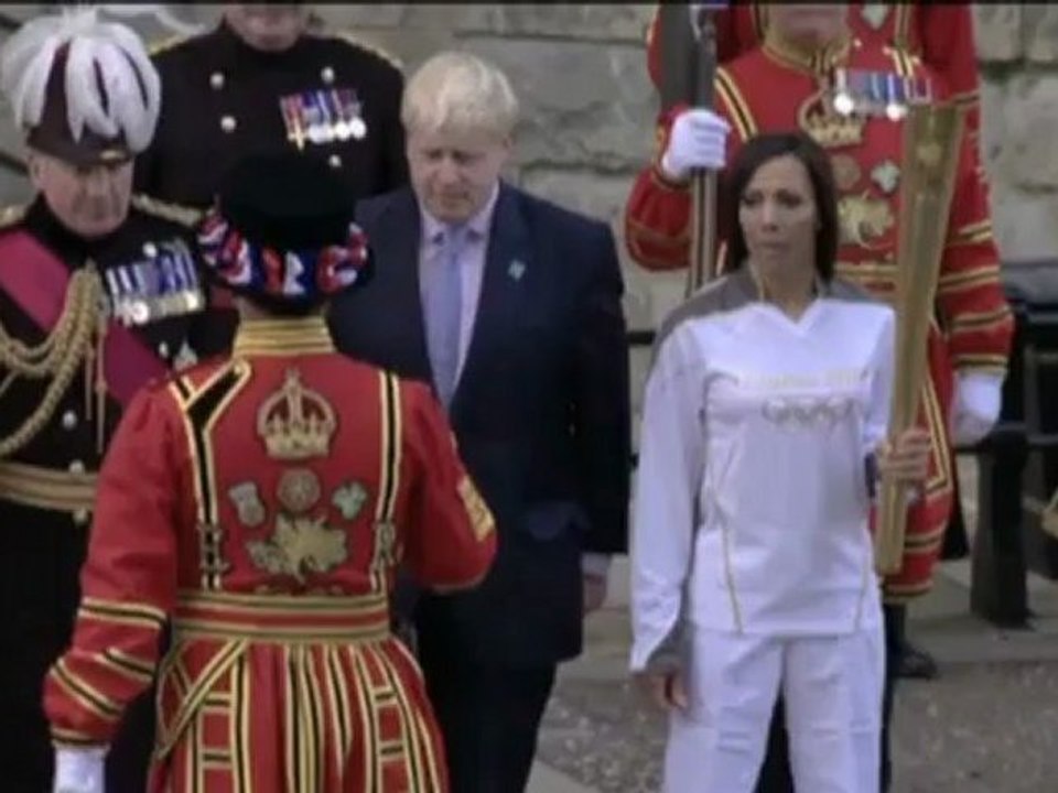 Wie bei James Bond: Fakelspektakel in London