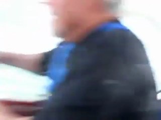 En Video: Se desprende pedazo de un glaciar y casi los lanza a las aguas heladas