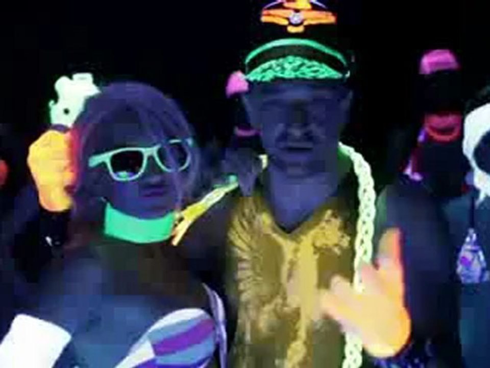 Parazitii feat. Dan Lazar - Toate-s la Fel (Video HD)