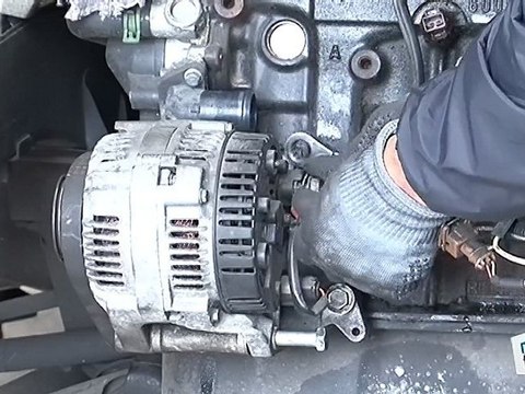 Comment changer un alternateur de voiture ?