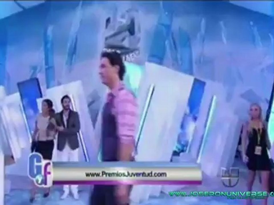 José Ron @JoseRon3 de los mejores vestidos en Premios Juventud//EGYF
