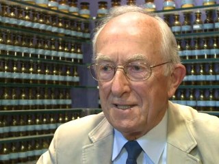 Historic odours preserved at France's 'perfume library'