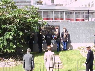 22/07/2012 : dépôt de gerbe du Président François Hollande au monument commémoratif de la rafle du vel d'hiv