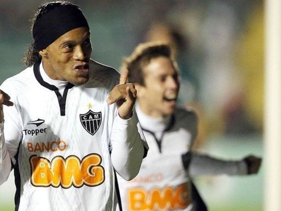 Ronaldinho marque... dans le jeu !