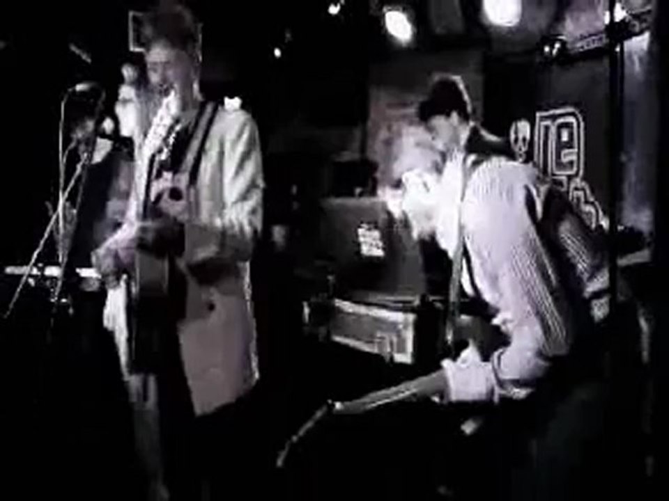 X RAY POP KLUB PARIS JUIN 2012 joue CA TOURNE CA TOURNE