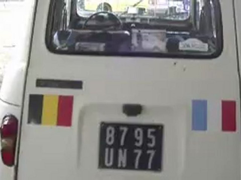 00560 LA VOITURE DE DANY BOON