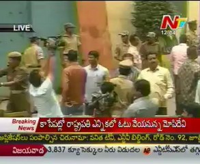 Jagan moving to assembly to cast vote - Visuals